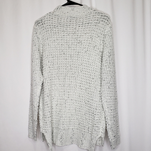 Papillon neck shoulder cut out sweater Medium - Picture 4 of 4